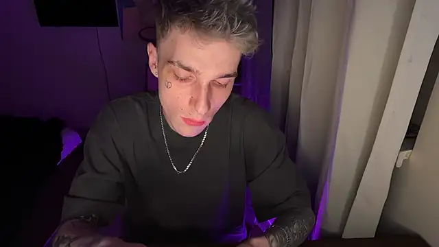 Snapshot of davesinner chatting on 04.06.26 davesinner online show from 04.06.26