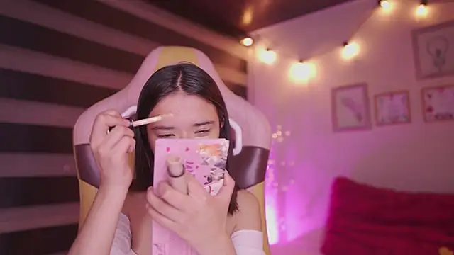 Lana Dreams  online show from 11.28.25