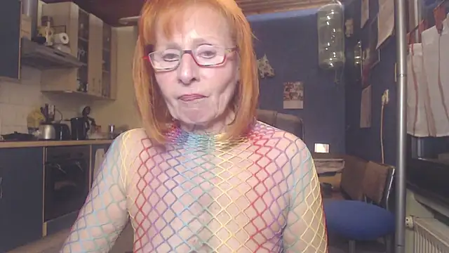 Snapshot of SexySilvie chatting on 02.21.25 SexySilvie online show from 02.21.25