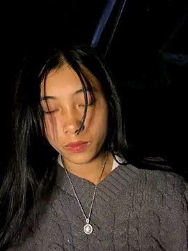 EmLy02 online show from 11.03.25