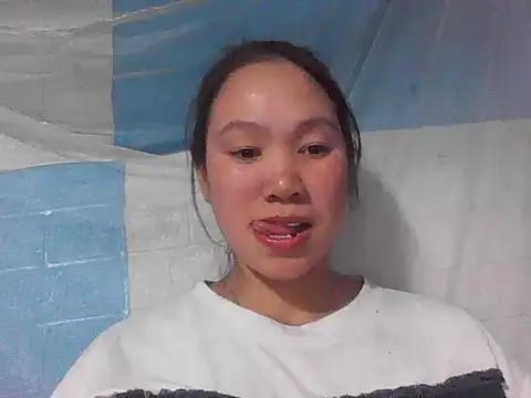 Snapshot of fanchunn chatting on 11.03.25 fanchunn online show from 11.03.25