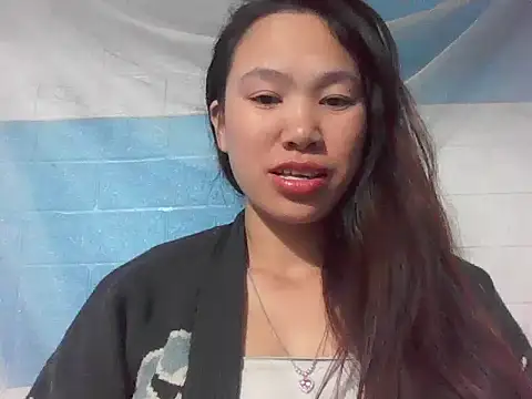 Snapshot of fanchunn chatting on 11.17.25 fanchunn online show from 11.17.25