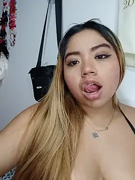 Snapshot of Emily__Hott chatting on 05.21.26 Emily Hott online show from 05.21.26