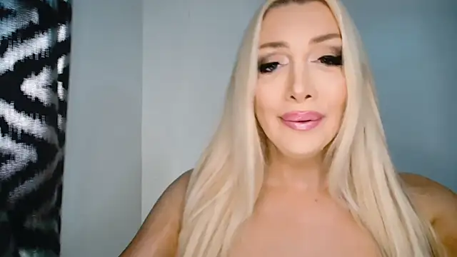 Snapshot of BarbiLive chatting on 11.06.25 BarbiLive online show from 11.06.25