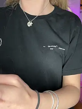 emilypeperoni online show from 04.05.26