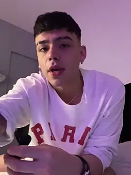 Snapshot of hiddenwave chatting on 10.10.25 hiddenwave online show from 10.10.25