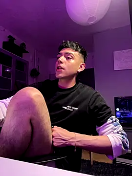 Snapshot of hiddenwave chatting on 10.30.25 hiddenwave online show from 10.30.25