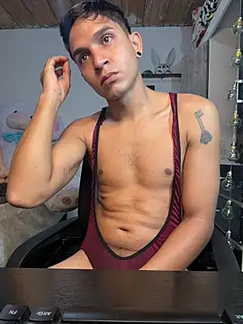 Snapshot of Angel_latinboy chatting on 04.28.26 Angel latinboy online show from 04.28.26