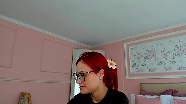 Snapshot of mae_lyra chatting on 04.28.26 mae lyra online show from 04.28.26