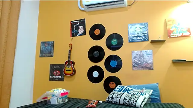 skinnyverus18 online show from 10.08.25