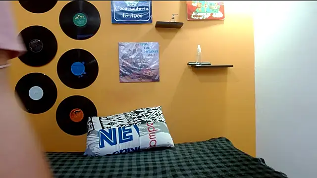 skinnyverus18 online show from 10.09.25