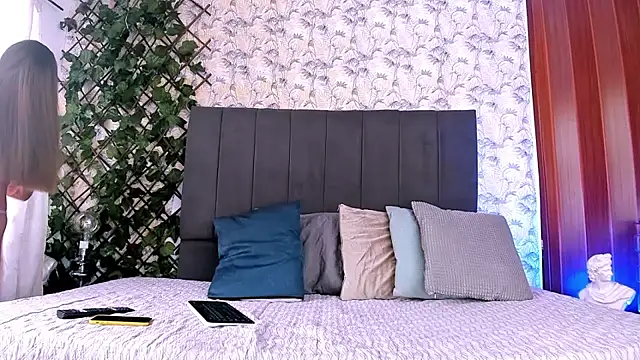 Snapshot of window_to_wonderland1 chatting on 09.17.25 window to wonderland1 online show from 09.17.25