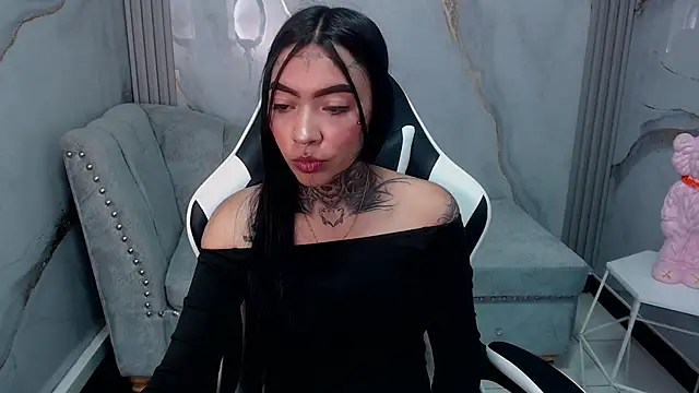 Ashley Blum v online show from 09.12.25