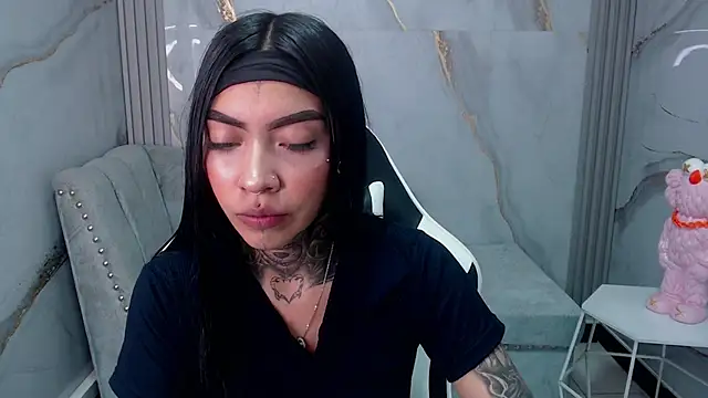 Ashley Blum v online show from 09.19.25