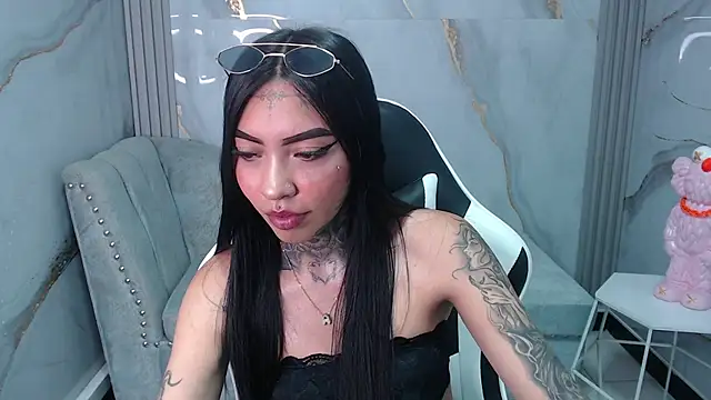 Ashley Blum v online show from 09.29.25