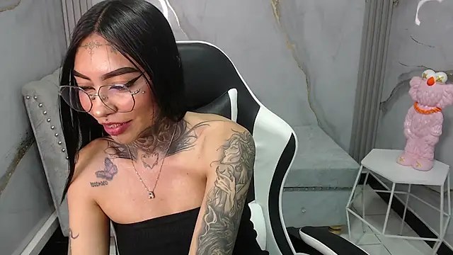 Ashley Blum v online show from 10.01.25