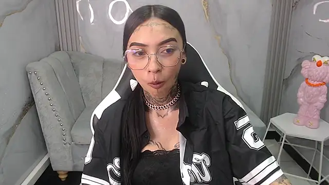 Ashley Blum v online show from 10.17.25