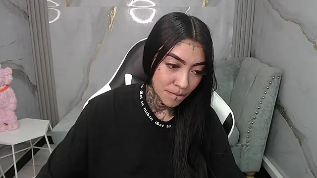 Ashley Blum v online show from 11.05.25