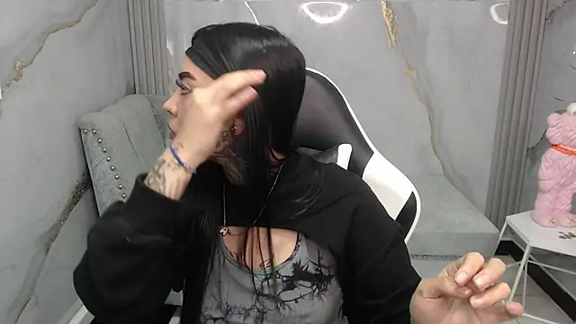 Ashley Blum v online show from 11.24.25