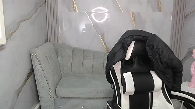 Ashley Blum v online show from 12.13.25