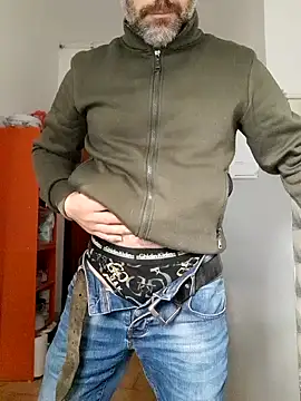 Snapshot of Peolin chatting on 11.15.25 Peolin online show from 11.15.25