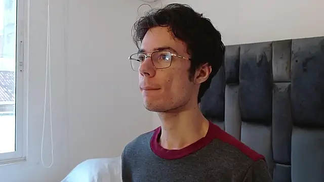 VIKTORNOIR online show from 10.04.25