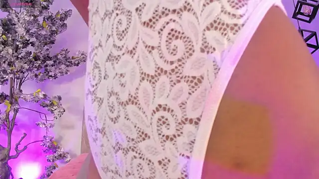 Keirahartz online show from 12.03.25