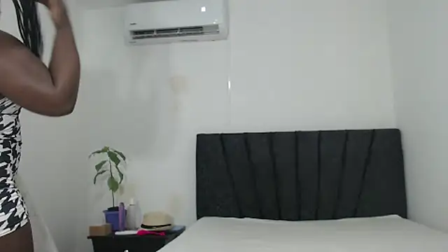 Snapshot of DaiishaWolf chatting on 09.19.25 DaiishaWolf online show from 09.19.25