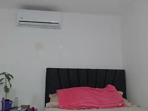 Snapshot of DaiishaWolf chatting on 09.20.25 DaiishaWolf online show from 09.20.25