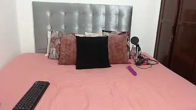 Snapshot of DaiishaWolf chatting on 09.21.25 DaiishaWolf online show from 09.21.25