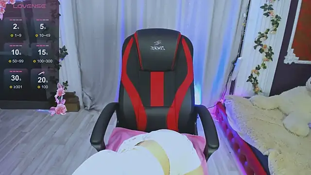 Lunar Lily online show from 10.12.25