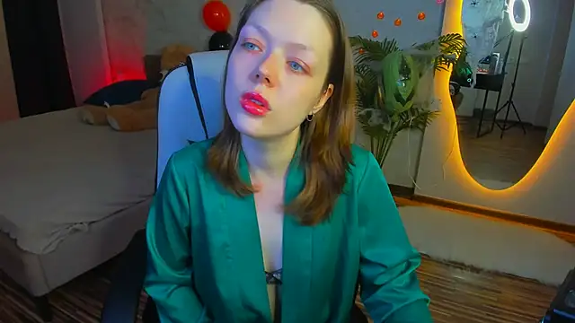 Lunar Lily online show from 11.01.25