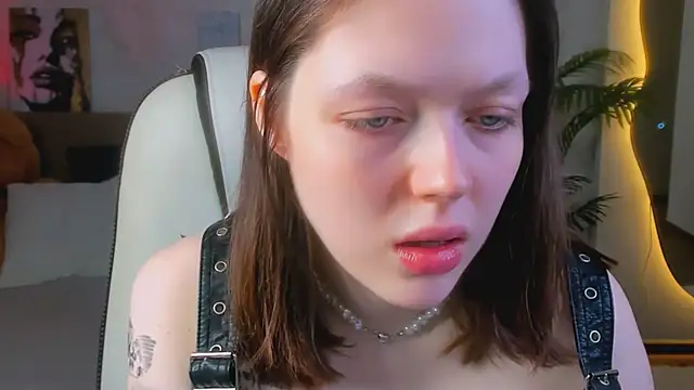 Lunar Lily online show from 04.18.26