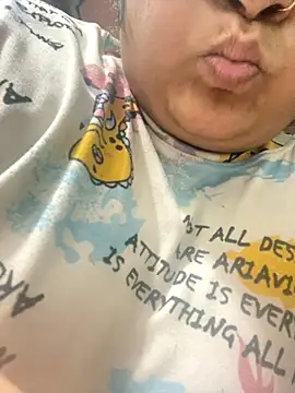 Snapshot of indian-hotmilfs chatting on 09.26.25 indian-hotmilfs online show from 09.26.25