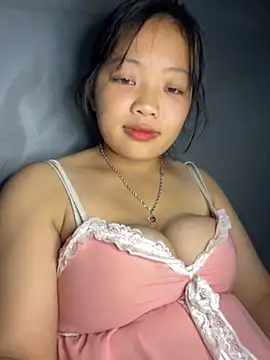 Snapshot of Lyrasss chatting on 10.17.25 Lyrasss online show from 10.17.25