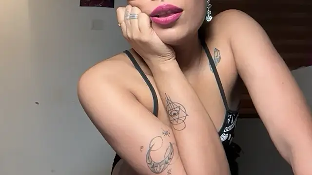 LucytheDevilQueen online show from 06.25.26