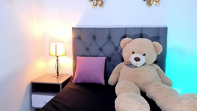 SagiraBelle online show from 12.17.25