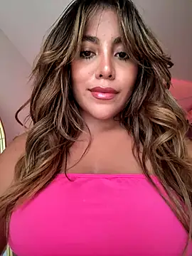 Snapshot of MegannHills chatting on 09.19.25 MegannHills online show from 09.19.25