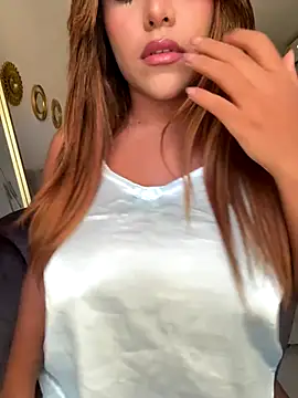 Snapshot of MegannHills chatting on 09.24.25 MegannHills online show from 09.24.25