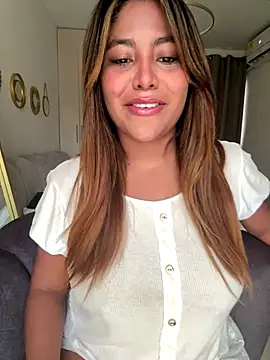 Snapshot of MegannHills chatting on 09.26.25 MegannHills online show from 09.26.25