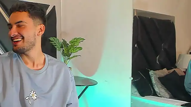 Snapshot of AlekRuizx chatting on 09.25.25 AlekRuizx online show from 09.25.25