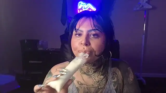Snapshot of chicanachic13 chatting on 05.03.26 chicanachic13 online show from 05.03.26
