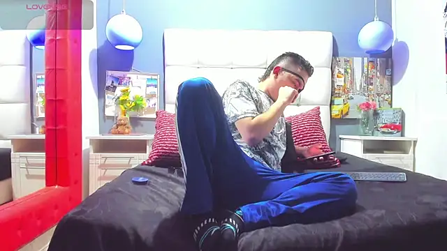 Max Walker3 online show from 10.28.25