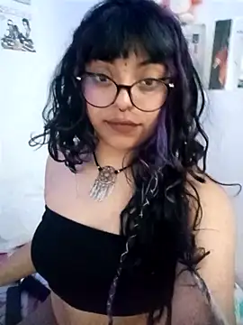 Snapshot of Kirmy_mi chatting on 09.10.25 Kirmy mi online show from 09.10.25