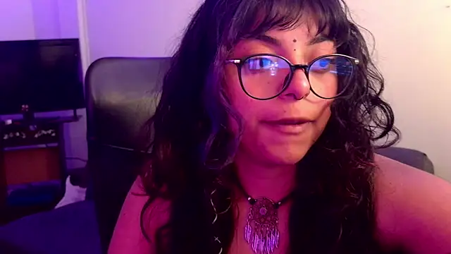 Snapshot of Kirmy_mi chatting on 10.16.25 Kirmy mi online show from 10.16.25