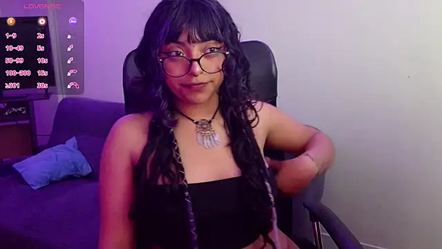 Snapshot of Kirmy_mi chatting on 10.17.25 Kirmy mi online show from 10.17.25