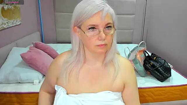 Snapshot of Hella_Fabel chatting on 06.27.26 Hella Fabel online show from 06.27.26