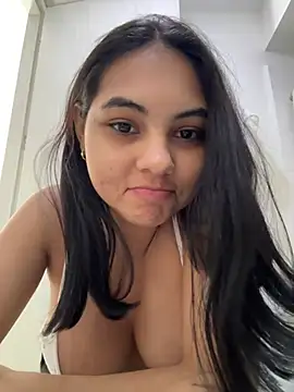 Snapshot of AlinnaRosee_ chatting on 06.20.26 AlinnaRosee online show from 06.20.26