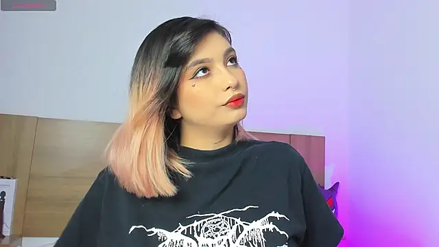 Snapshot of Akatsumi_ chatting on 10.15.25 Akatsumi  online show from 10.15.25