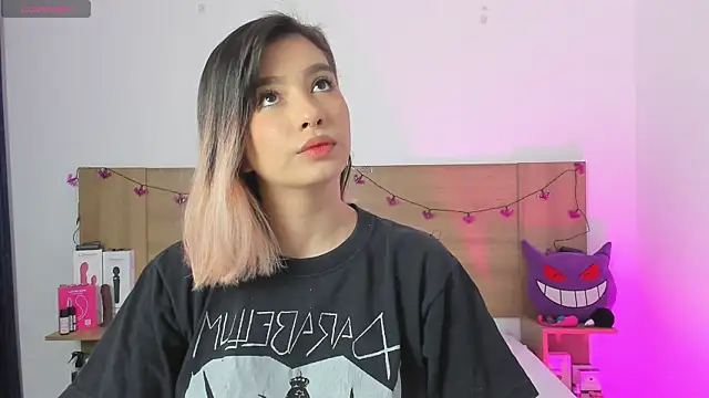 Akatsumi  online show from 10.31.25